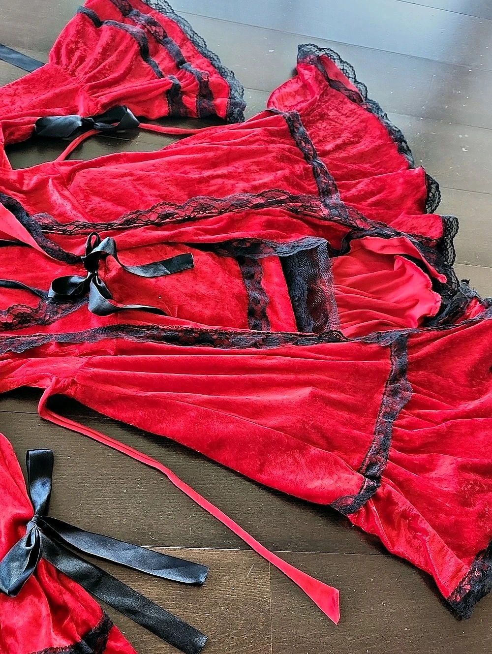 Red Hooded Halloween Costume - Picture 5 of 12
